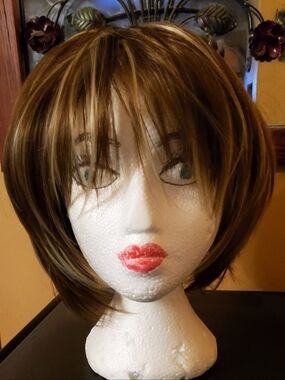 Blonde/Brown Streaked Short Layered Wig with Bangs - Classic Bob Style